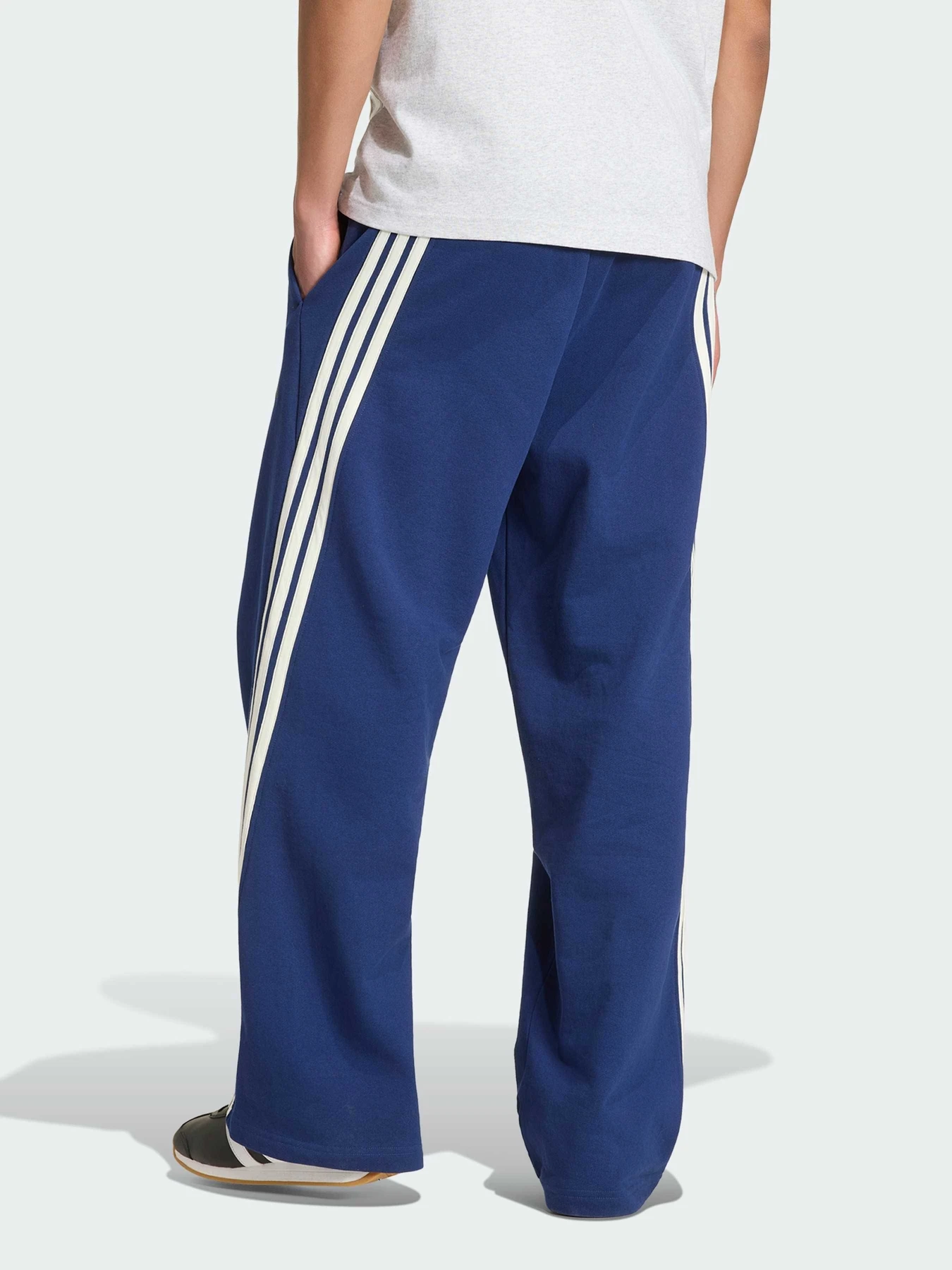 Брюки Adidas 3 Stripes модель KW2399 Брюки Adidas 3 Stripes модель KW2399 Фото