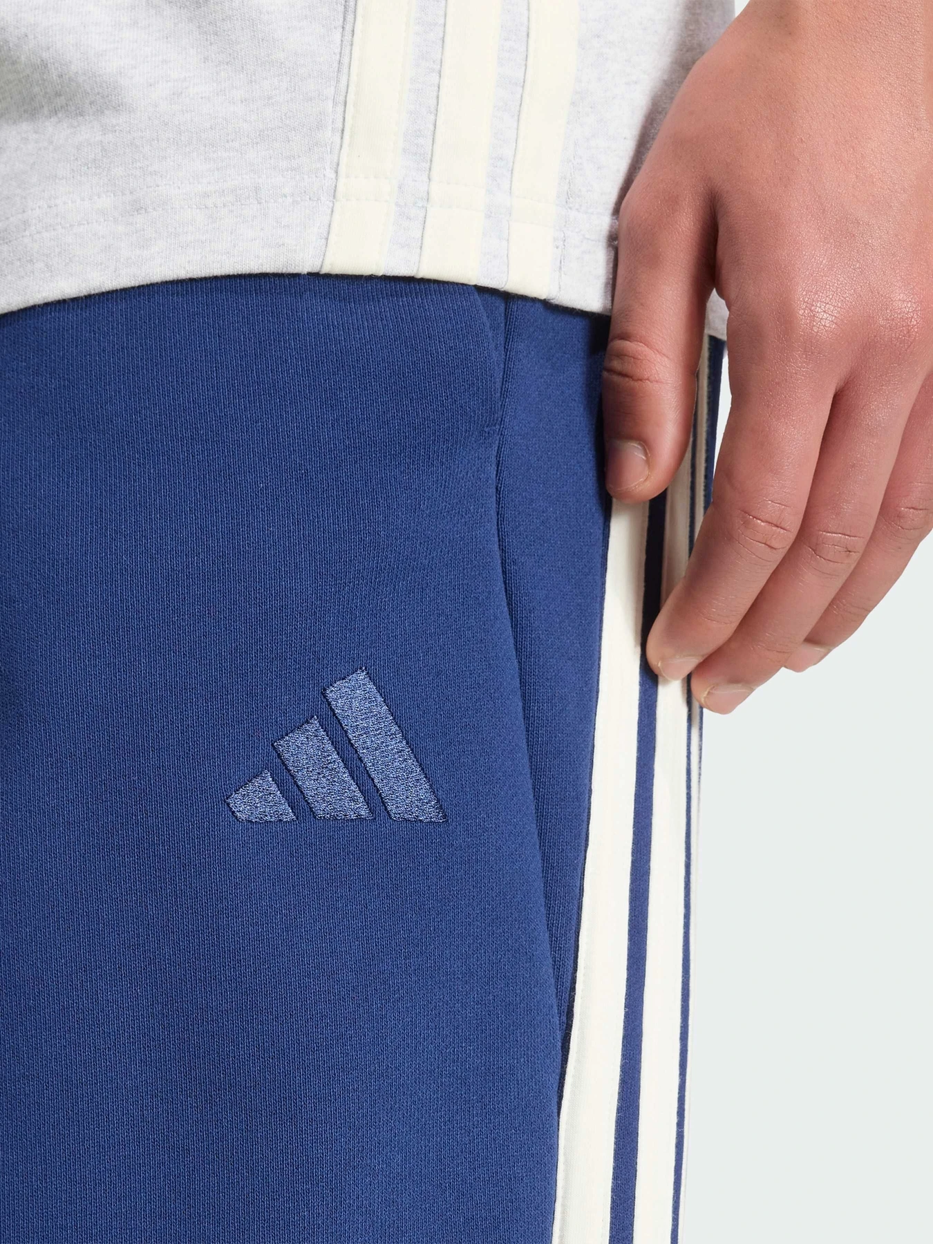 Брюки Adidas 3 Stripes модель KW2399 Брюки Adidas 3 Stripes модель KW2399 Фото