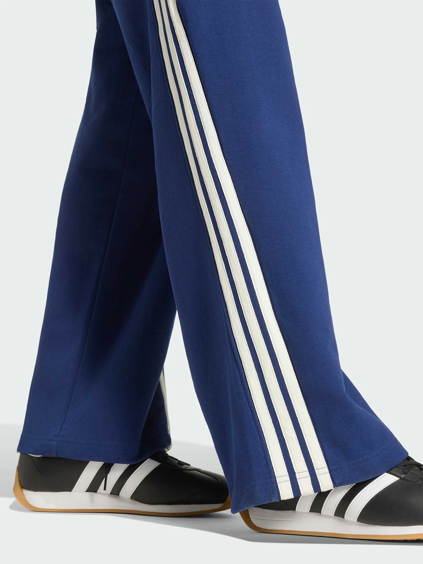 Брюки Adidas 3 Stripes модель KW2399 Брюки Adidas 3 Stripes модель KW2399 Фото