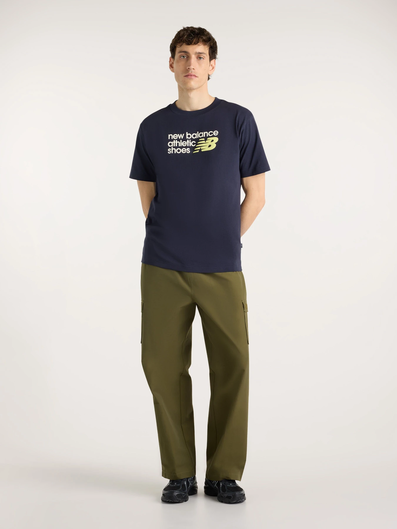 Штани New Balance Woven Cargo модель MB62R0FVAAO Фото
