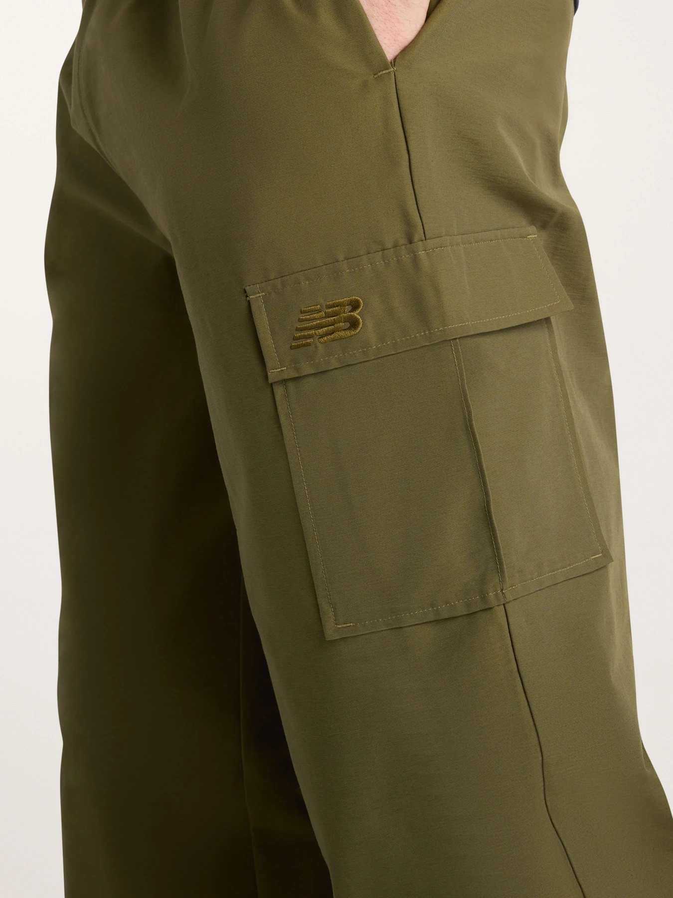 Штани New Balance Woven Cargo модель MB62R0FVAAO Фото