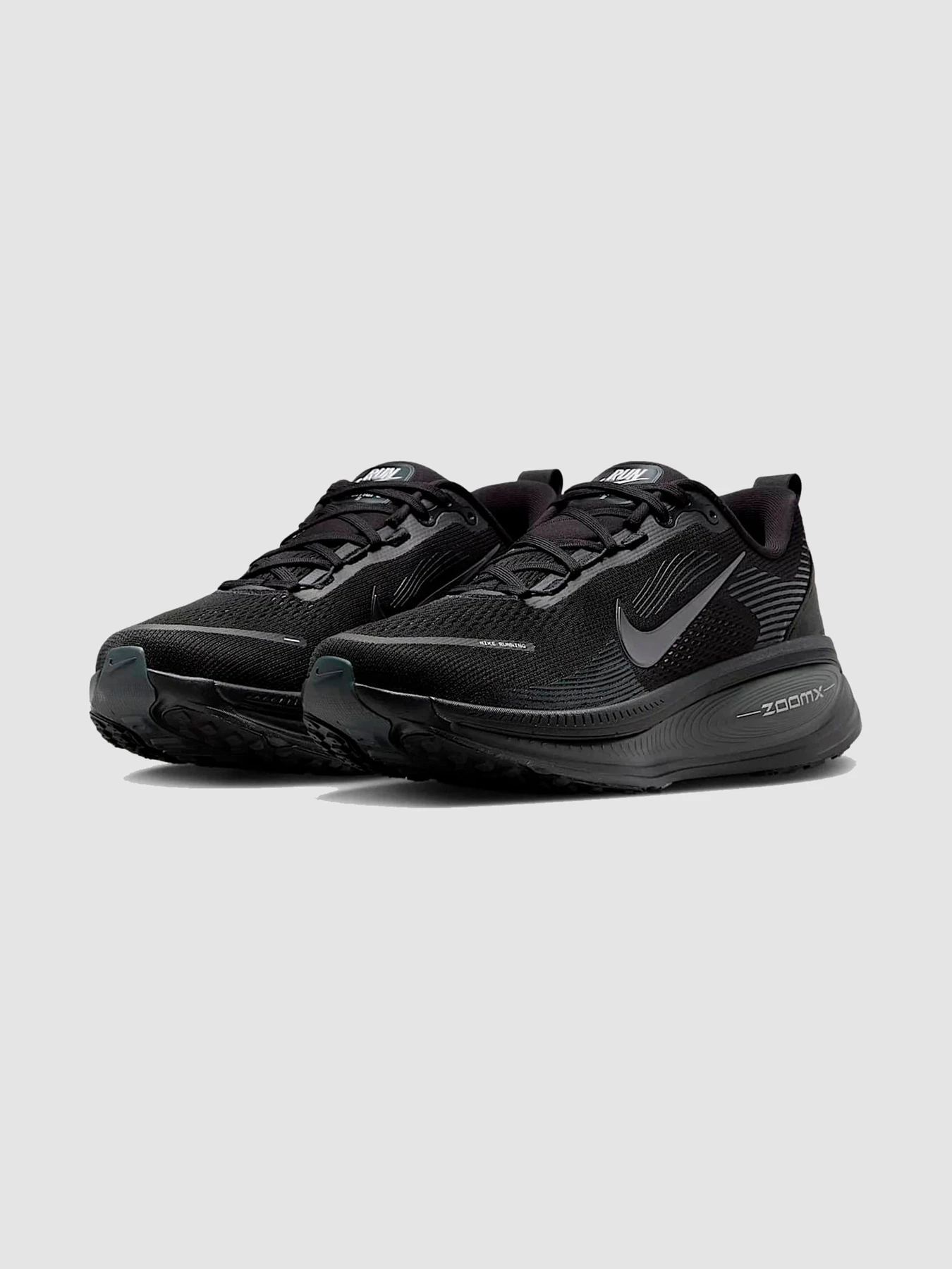 Кросівки NIKE Vomero 18 модель HM6803-005 Фото