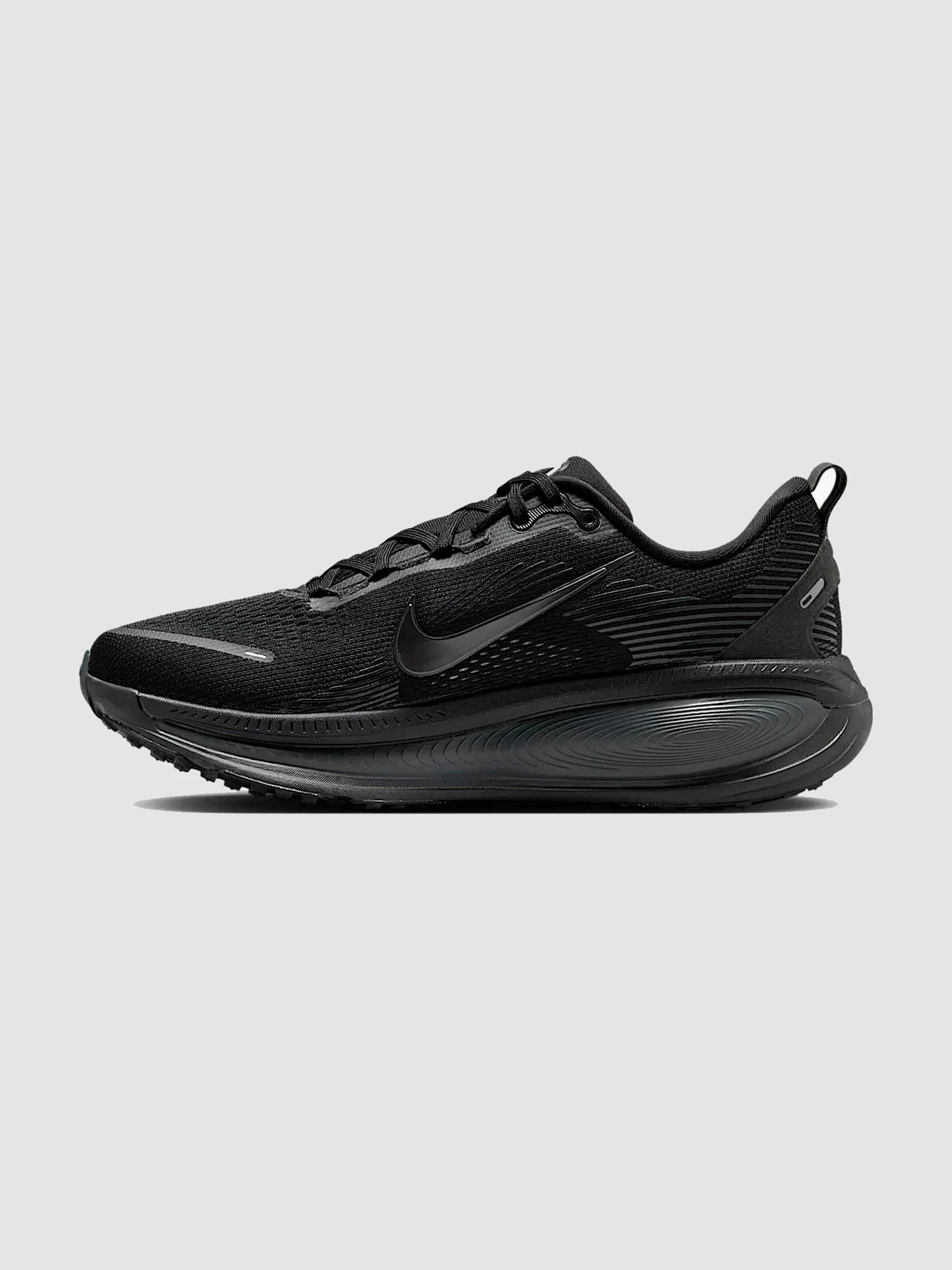 Кросівки NIKE Vomero 18 модель HM6803-005 Фото