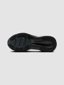 Кросівки NIKE Vomero 18 модель HM6803-005 Фото
